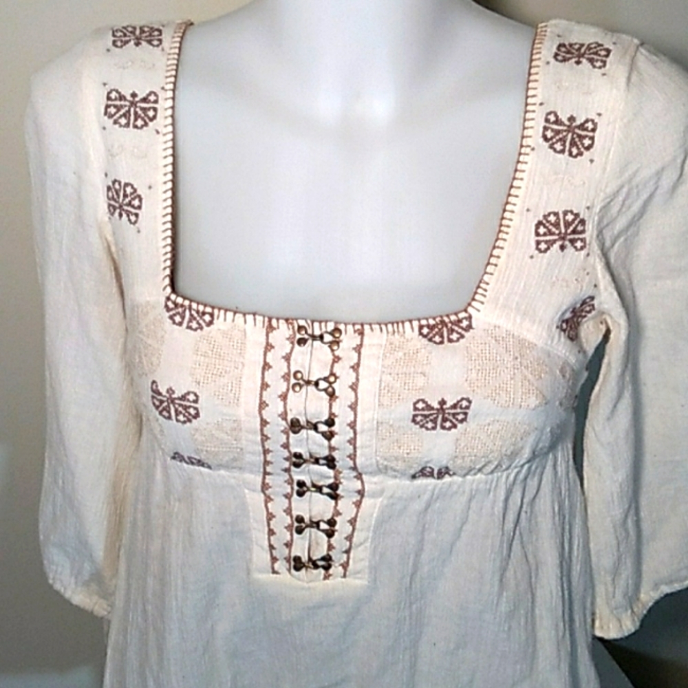 CUTE BOHO EMBROIDERED TOP ,HOOK & EYE CLOSE BY FREE PEOPLE - Picture 2 of 11